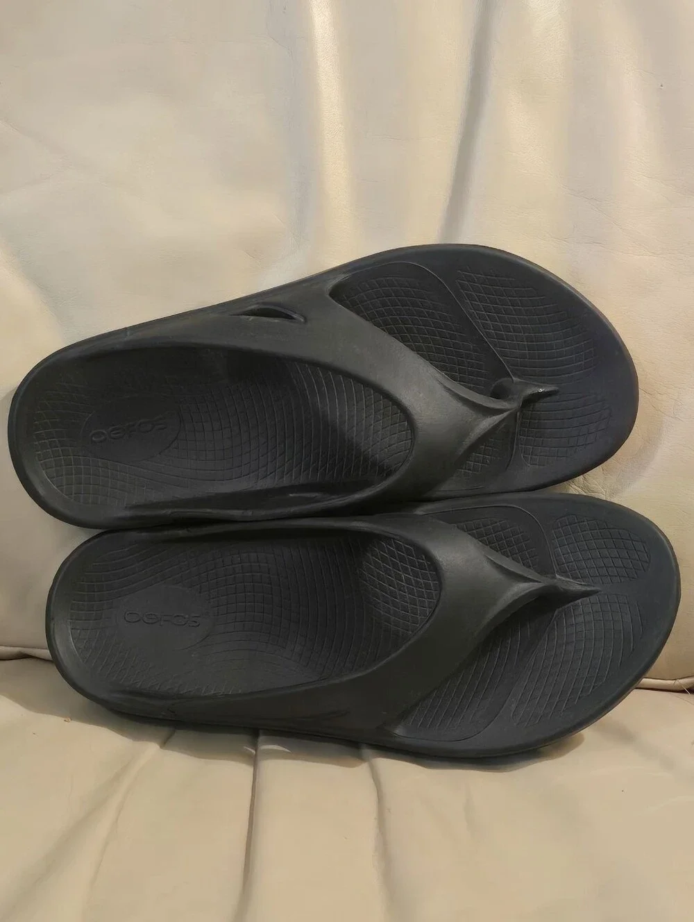 Oofos Men's Black Recovery Flip Flops Men's 9 Women's 11